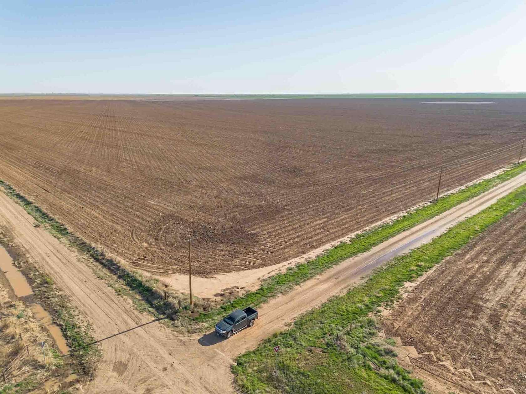 660 Acres of Land for Sale in Claude, Texas