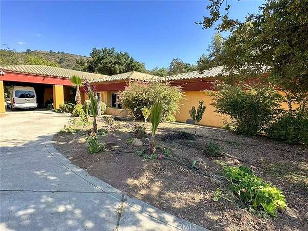 5.14 Acres of Residential Land with Home for Lease in Temecula, California