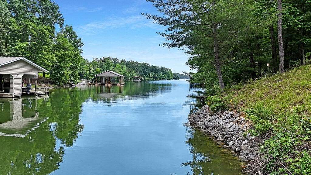 2 Acres of Residential Land with Home for Sale in Spring City, Tennessee