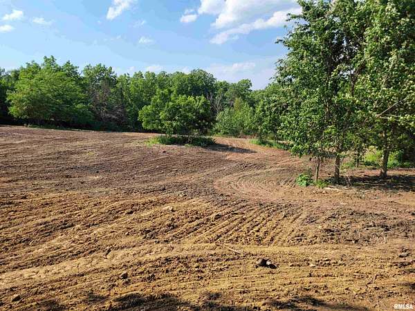 5 Acres of Land for Sale in Clinton, Iowa