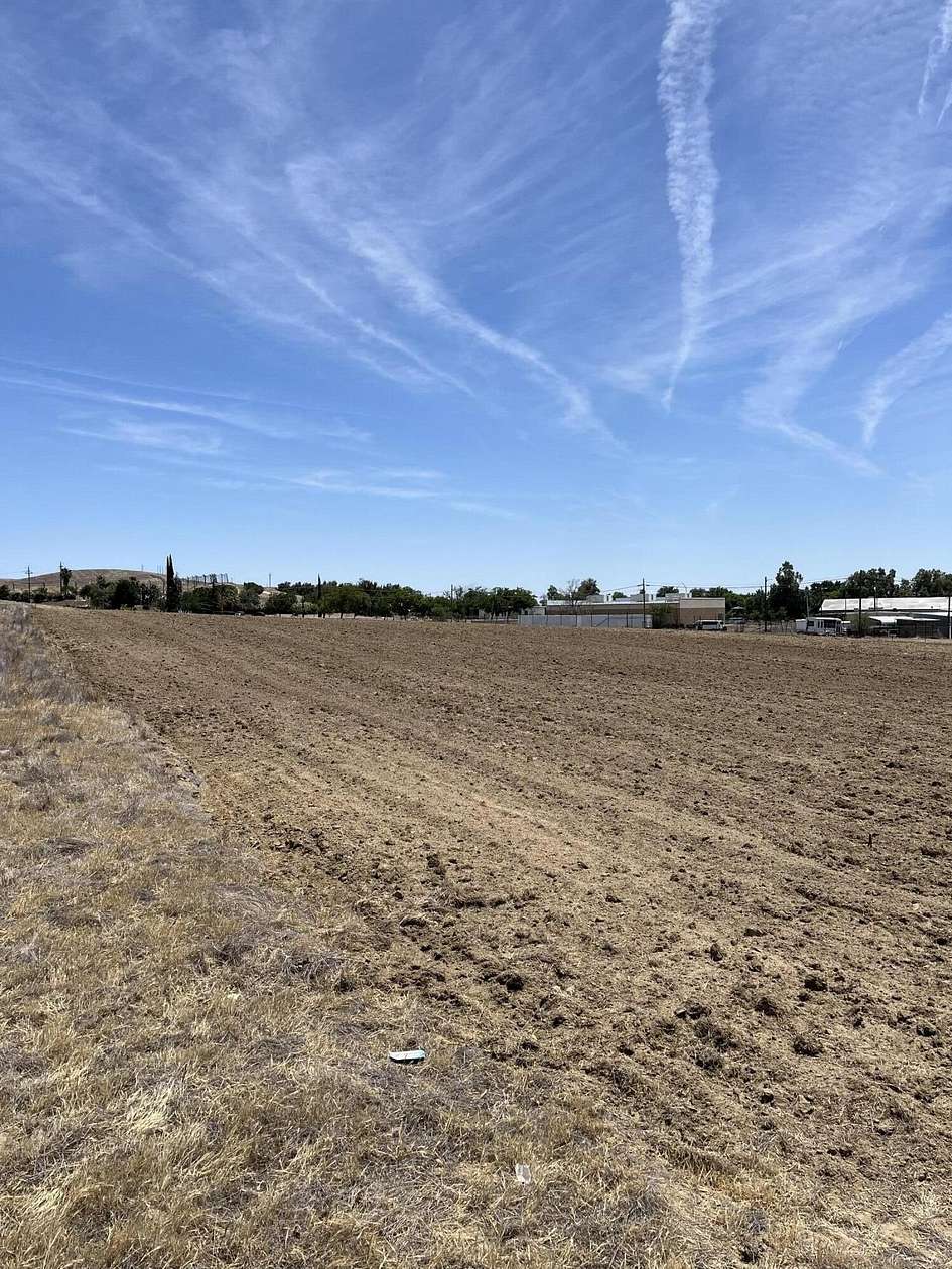 5.49 Acres of Commercial Land for Sale in Avenal, California