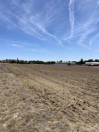5.49 Acres of Commercial Land for Sale in Avenal, California