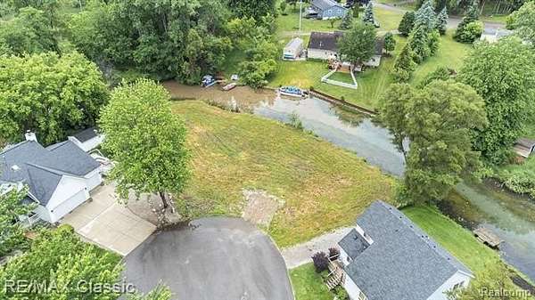0.33 Acres of Residential Land for Sale in Howell, Michigan