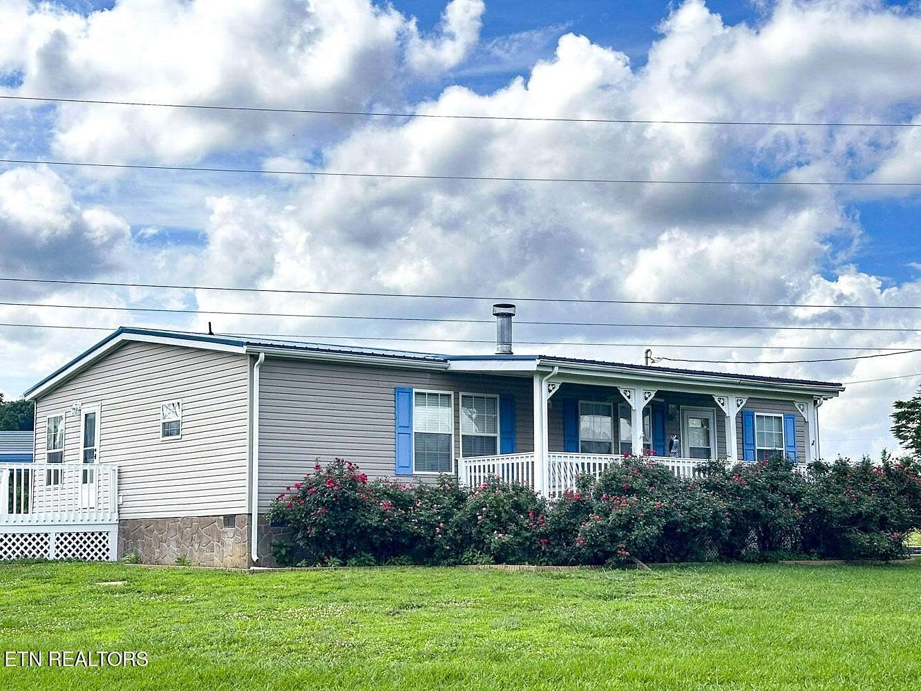 3.25 Acres of Residential Land with Home for Sale in Dandridge, Tennessee