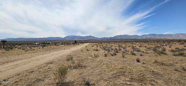 19.8 Acres of Land for Sale in Llano, California