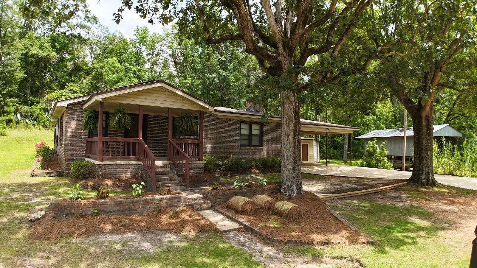 2 Acres of Residential Land with Home for Sale in Grove Hill, Alabama