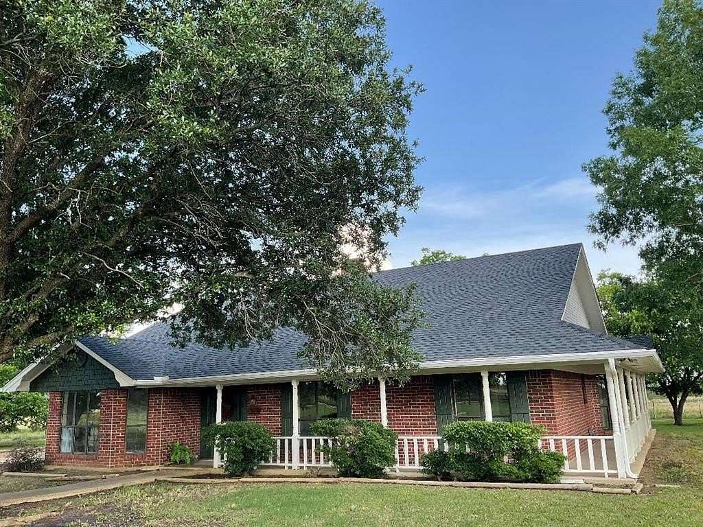 10.5 Acres of Land with Home for Sale in Kerens, Texas