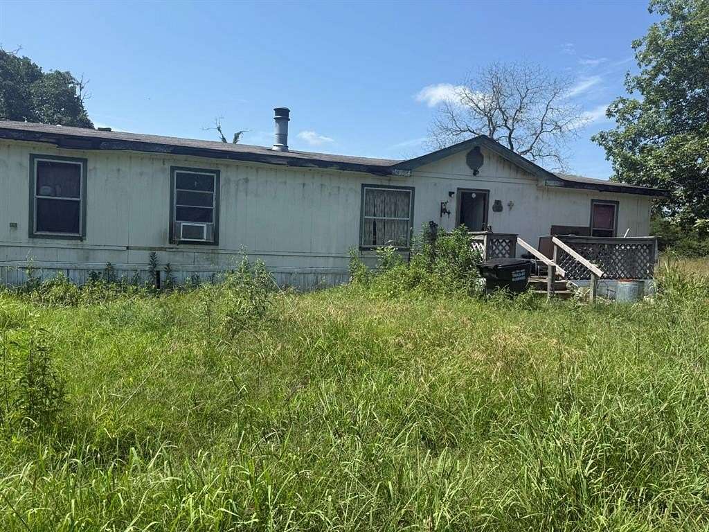 18.4 Acres of Land with Home for Sale in Paris, Texas