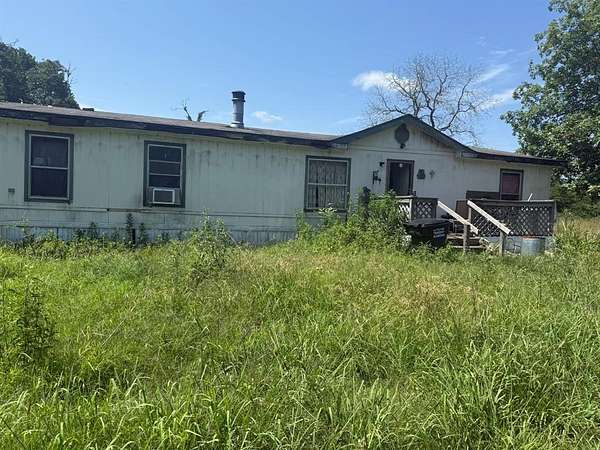 18.4 Acres of Land with Home for Sale in Paris, Texas