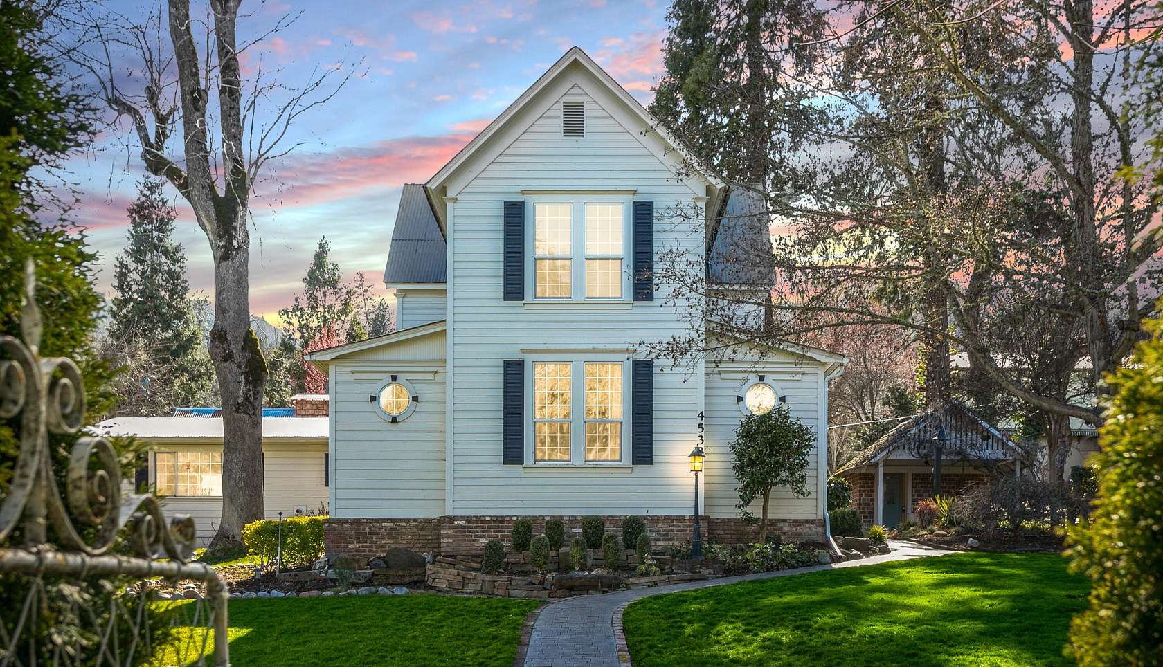 5 Acres of Land with Home for Sale in Central Point, Oregon