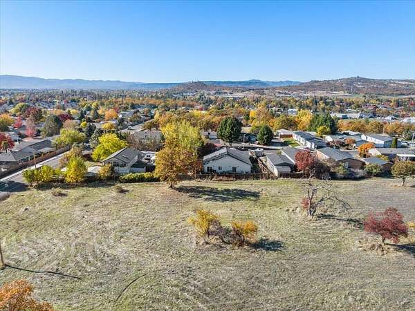 4.69 Acres of Mixed-Use Land for Sale in Eagle Point, Oregon