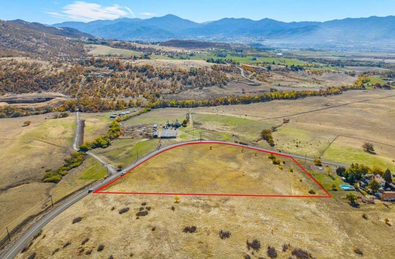 7 Acres of Residential Land for Sale in Medford, Oregon