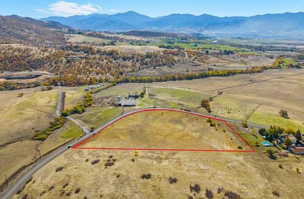 7 Acres of Residential Land for Sale in Medford, Oregon