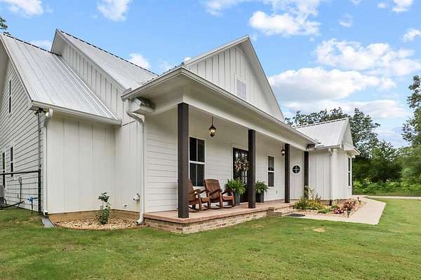 5 Acres of Residential Land with Home for Sale in Lindale, Texas