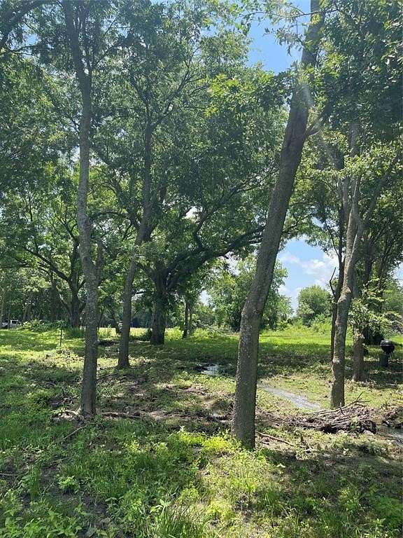 2 Acres of Land for Sale in Itasca, Texas