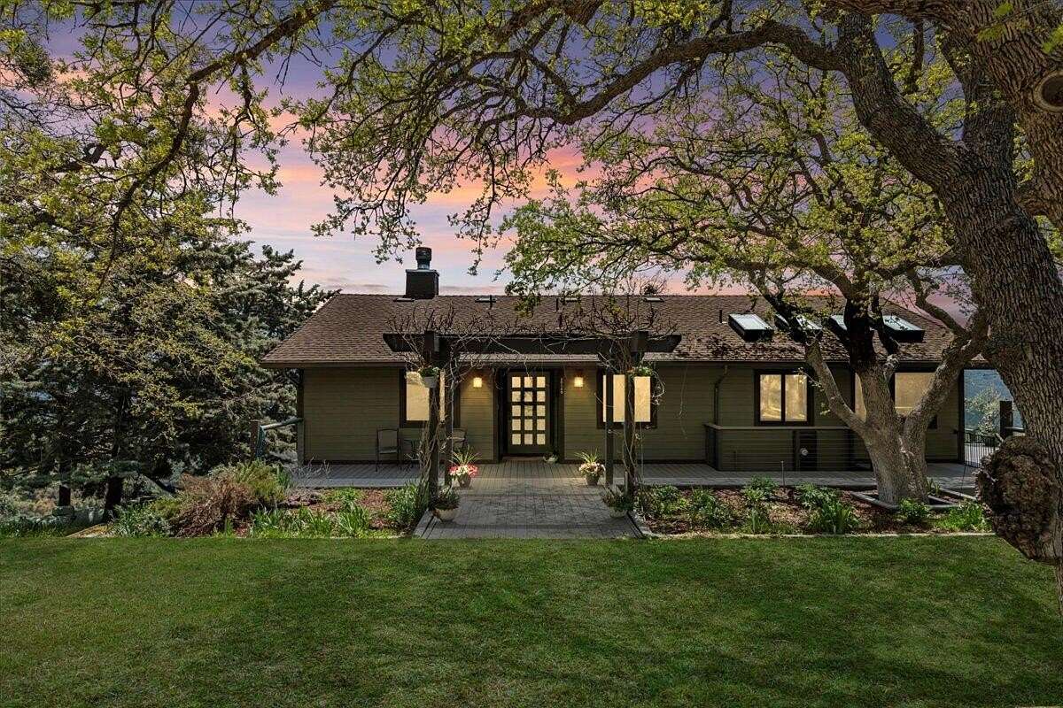 9.5 Acres of Residential Land with Home for Sale in Tehachapi, California