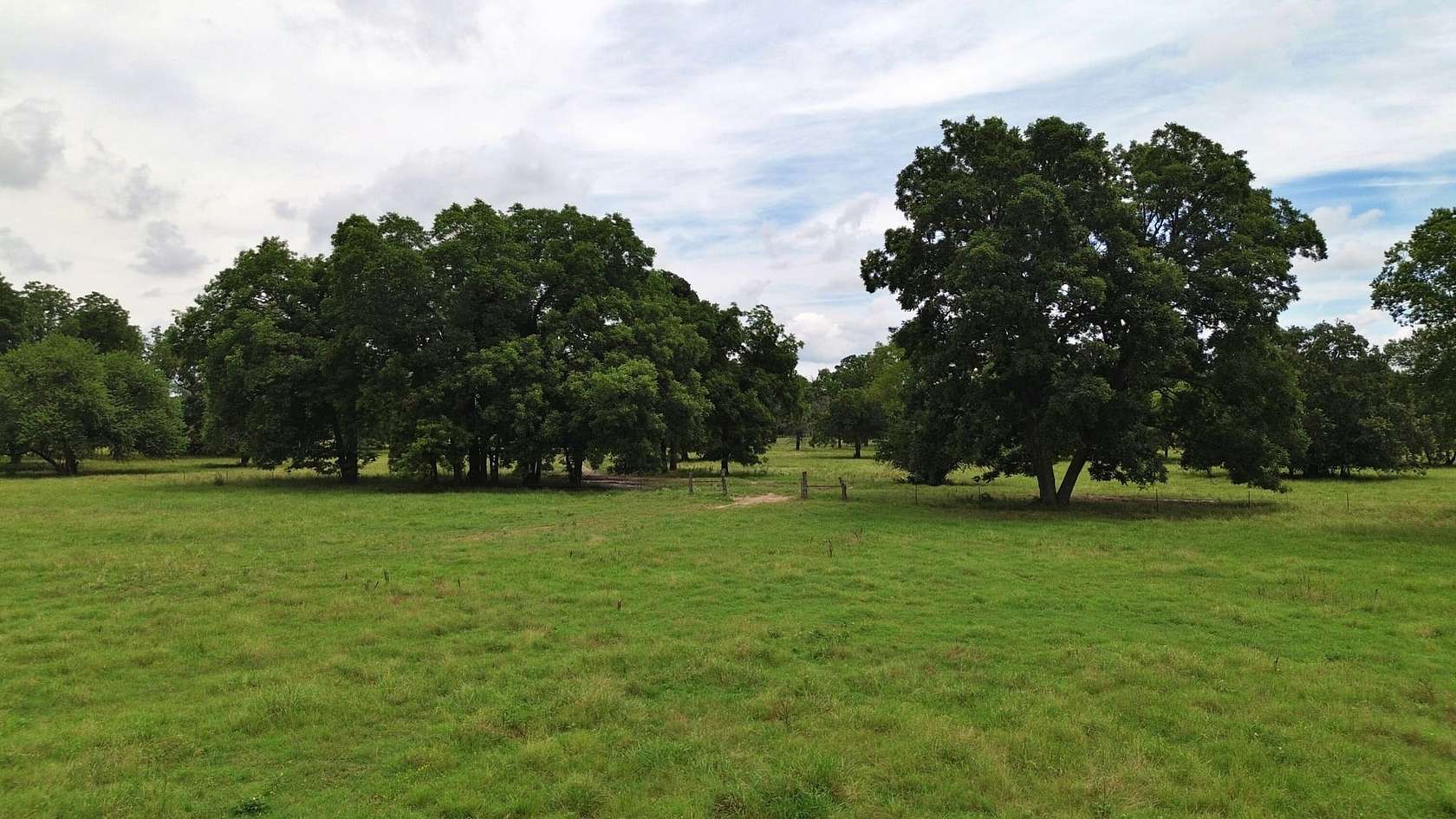 277 Acres of Improved Recreational Land & Farm for Sale in Lake Creek, Texas