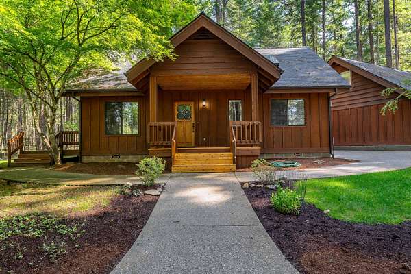 2.5 Acres of Residential Land with Home for Sale in Grants Pass, Oregon