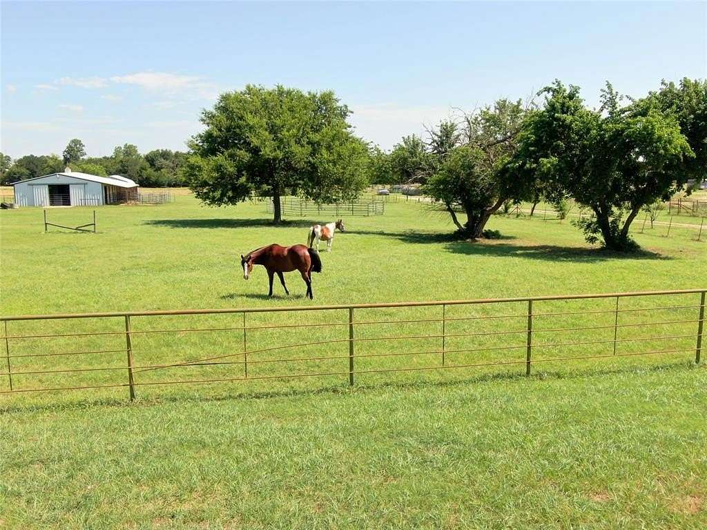 1.5 Acres of Residential Land for Sale in Rhome, Texas