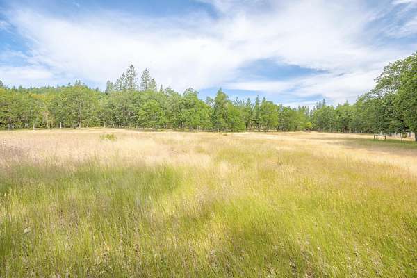 5 Acres of Residential Land for Sale in Grants Pass, Oregon
