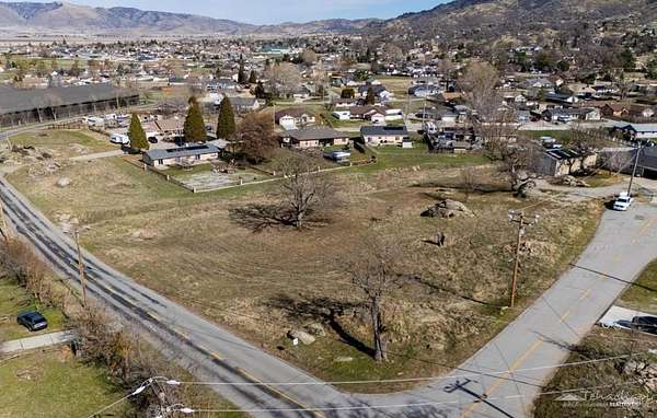 0.37 Acres of Residential Land for Sale in Tehachapi, California