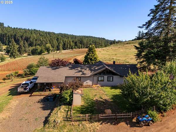 559 Acres of Agricultural Land with Home for Sale in Oakland, Oregon