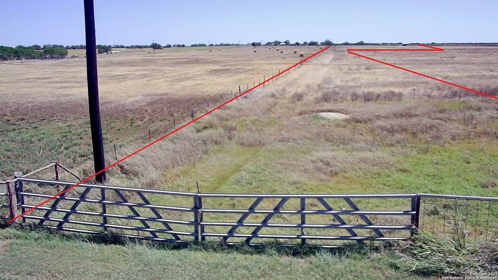15 Acres of Land for Sale in Floresville, Texas