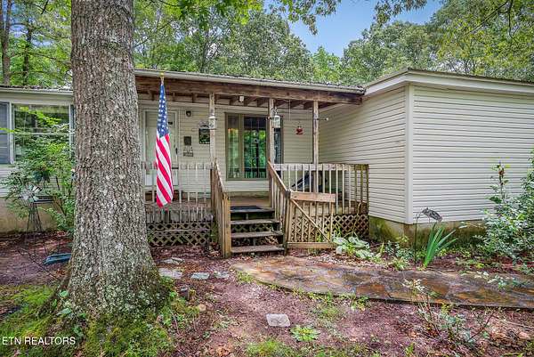 4.23 Acres of Residential Land with Home for Sale in Crossville, Tennessee