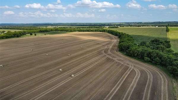 10 Acres of Residential Land for Sale in McGregor, Texas