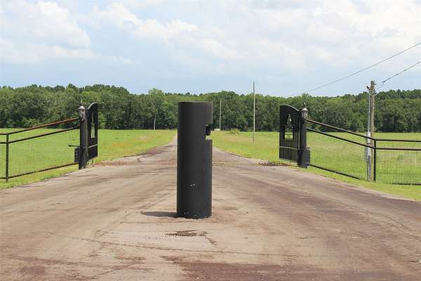 10 Acres of Land for Sale in Centerville, Texas