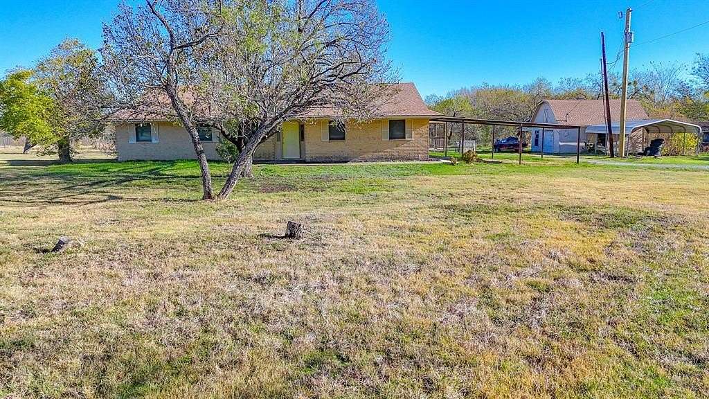5.45 Acres of Residential Land with Home for Sale in Corsicana, Texas