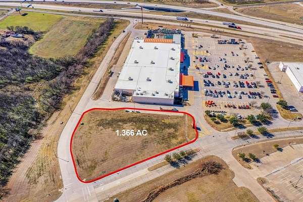 1.37 Acres of Commercial Land for Sale in Corsicana, Texas