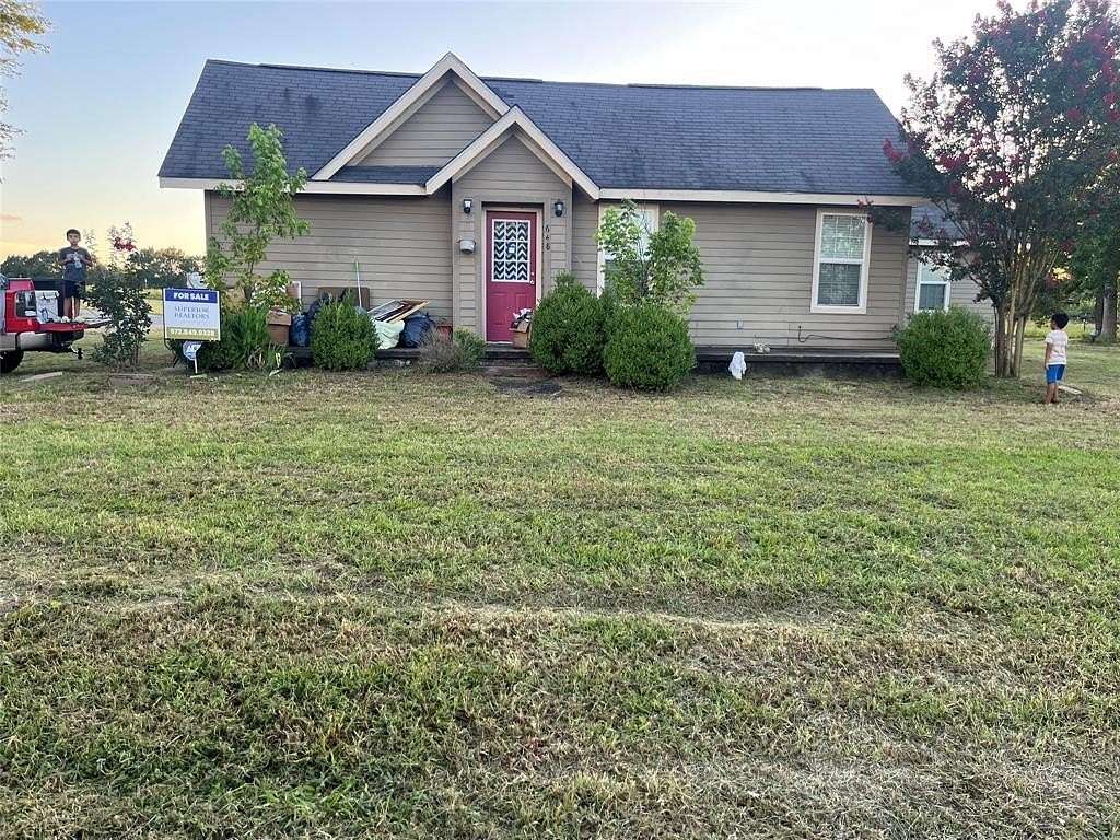 8.45 Acres of Land with Home for Sale in Buffalo, Texas