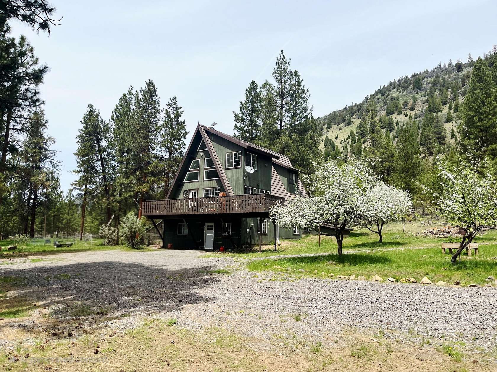 11.4 Acres of Land with Home for Sale in Klamath Falls, Oregon