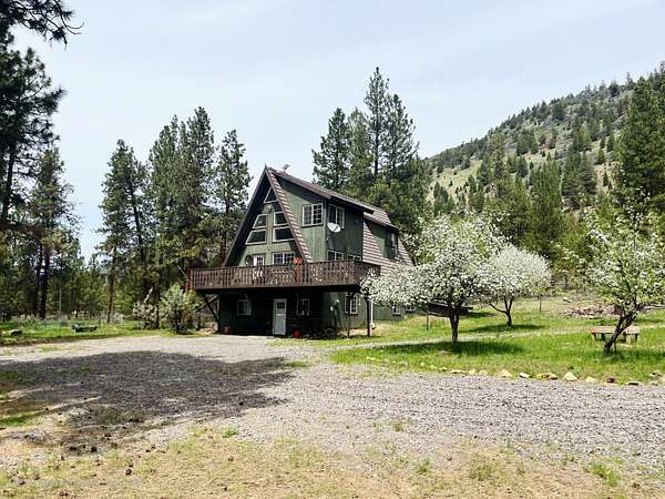 11.4 Acres of Land with Home for Sale in Klamath Falls, Oregon