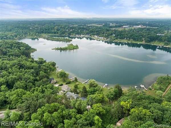 2.44 Acres of Residential Land with Home for Sale in Highland, Michigan