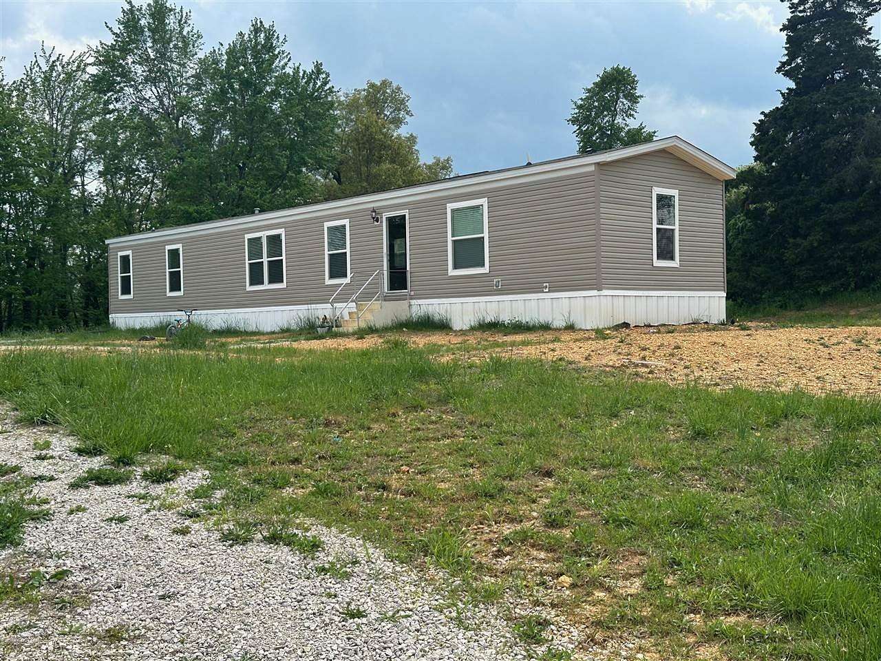 7 Acres of Residential Land with Home for Sale in Magnolia, Kentucky