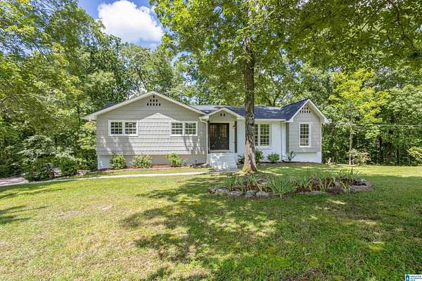 4 Acres of Residential Land with Home for Sale in Warrior, Alabama