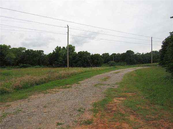 20 Acres of Land with Home for Sale in Wellston, Oklahoma