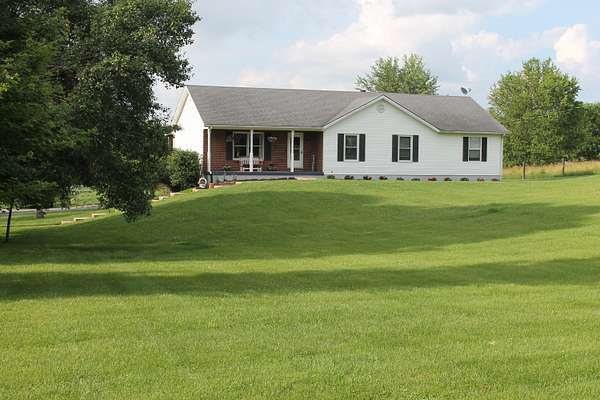 5 Acres of Residential Land with Home for Sale in Winchester, Kentucky
