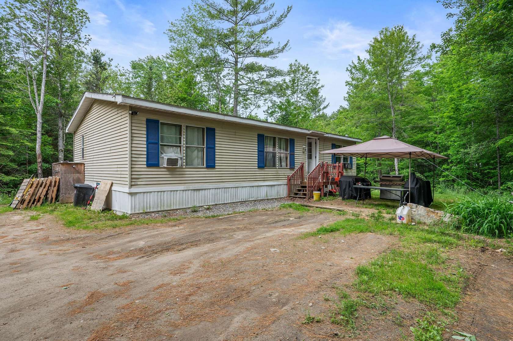 2 Acres of Residential Land with Home for Sale in Paris, Maine