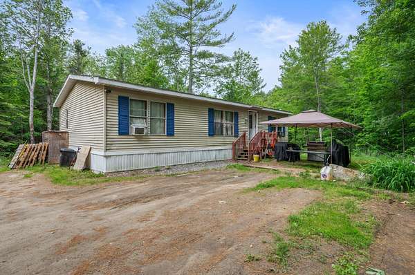 2 Acres of Residential Land with Home for Sale in Paris, Maine