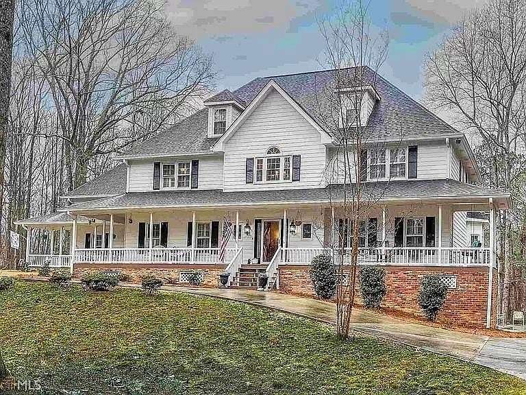 4 Acres of Residential Land with Home for Sale in Fayetteville, Georgia