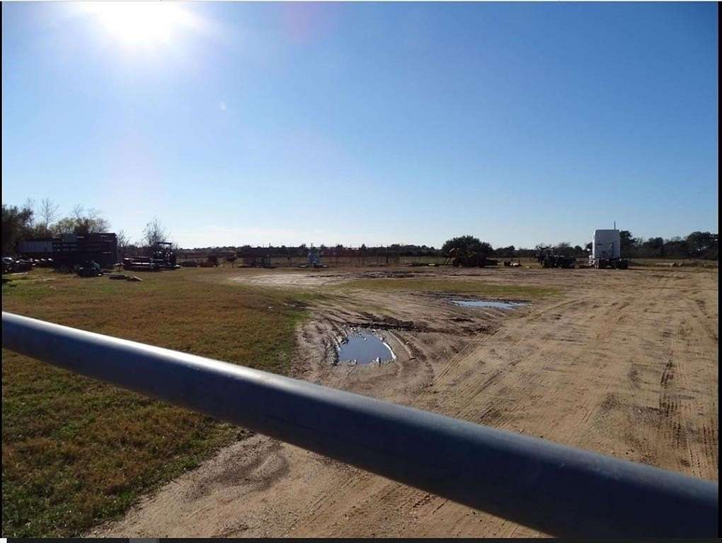 13 Acres of Land for Sale in Sealy, Texas