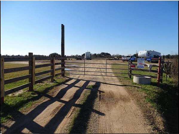 13 Acres of Land for Sale in Sealy, Texas