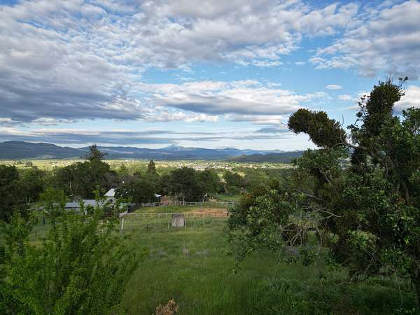 3.14 Acres of Residential Land with Home for Sale in Eagle Point, Oregon