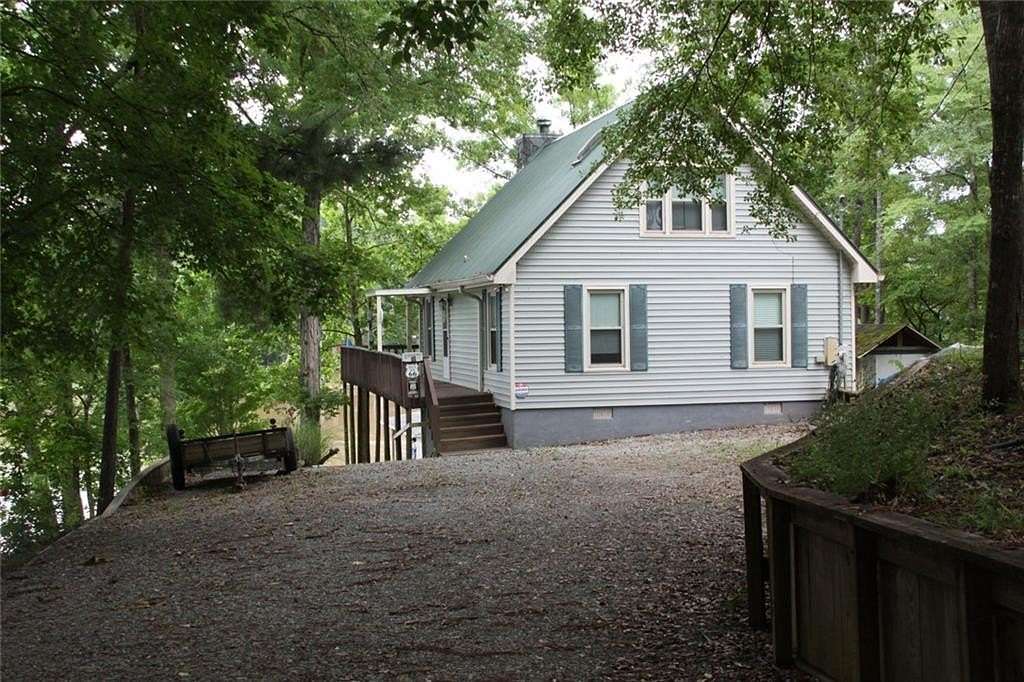 2.62 Acres of Residential Land with Home for Sale in Eatonton, Georgia