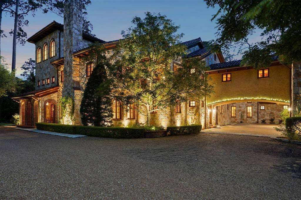 1.72 Acres of Residential Land with Home for Sale in Houston, Texas