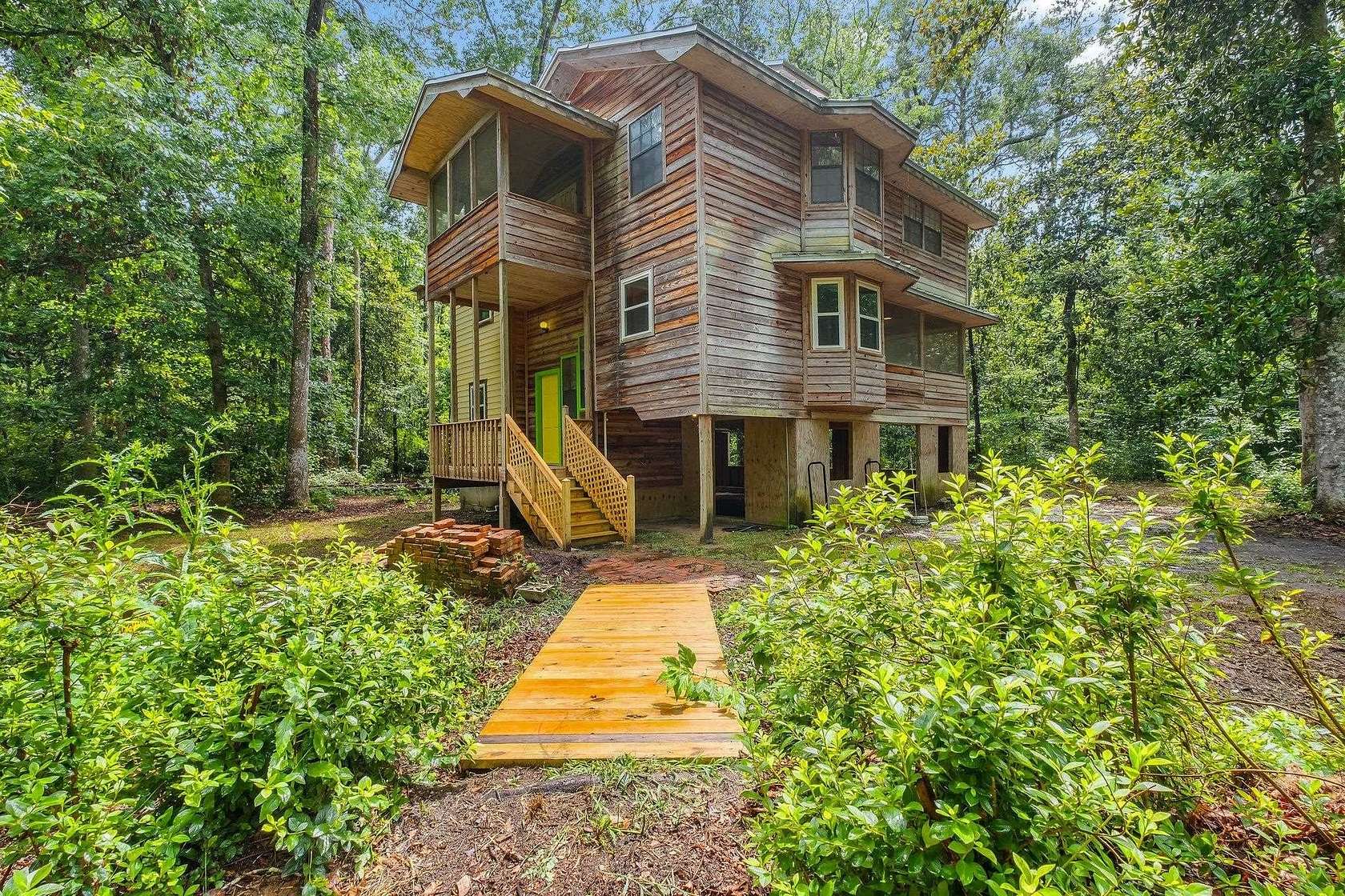 2 Acres of Residential Land with Home for Sale in Tallahassee, Florida