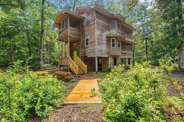 2 Acres of Residential Land with Home for Sale in Tallahassee, Florida